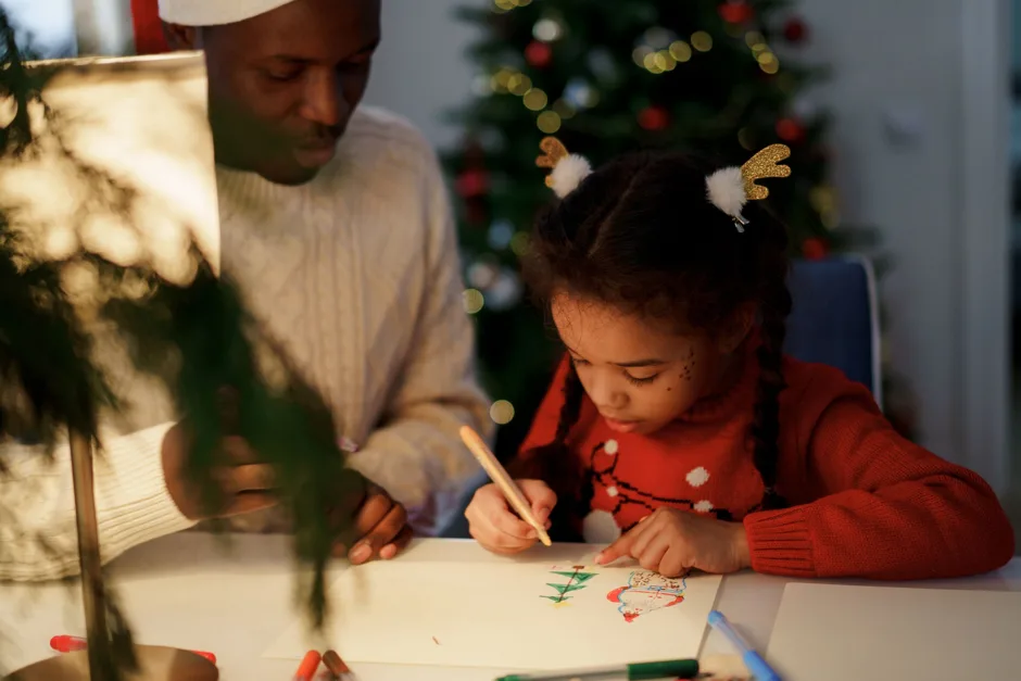 Coloriage Noël : sapins, rennes et cadeaux à imprimer
